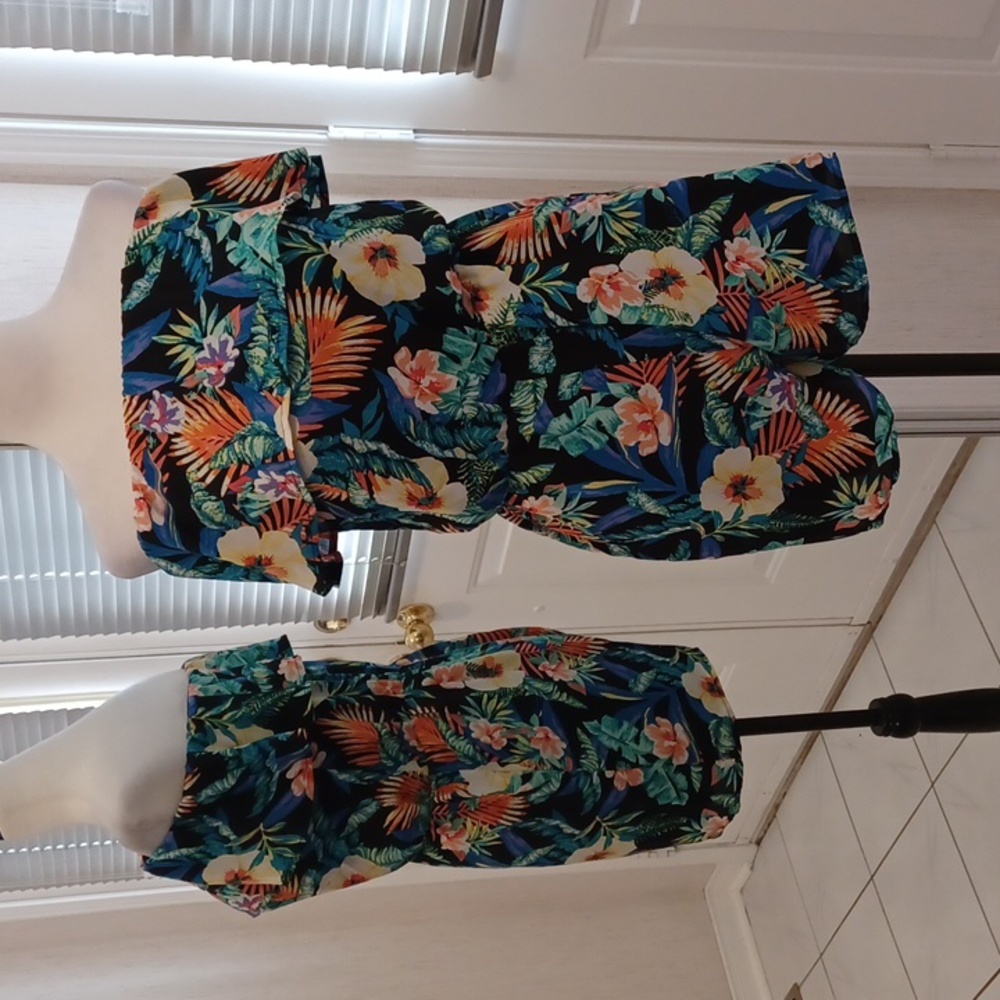 4/$60 Floral Strapless Romper - Size Small